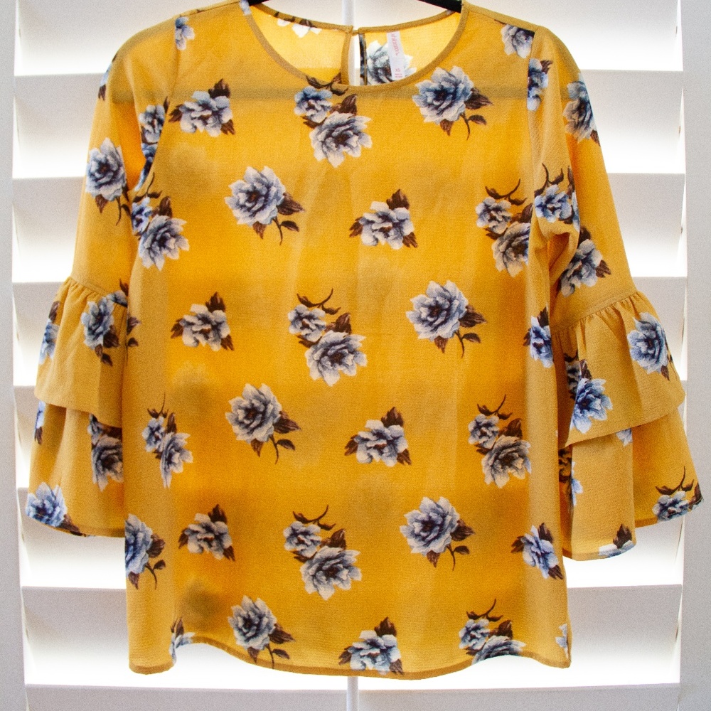 Flowy Yellow Top